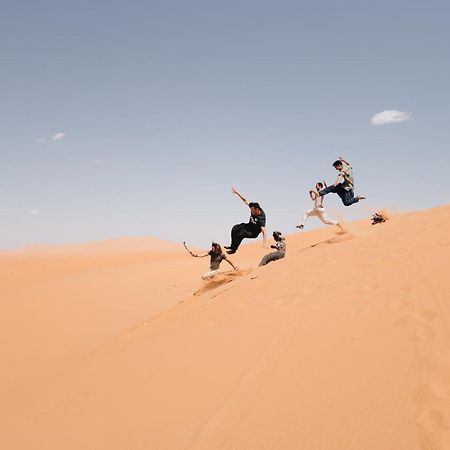 Hotel Luxury Maktoub à Merzouga Extérieur photo